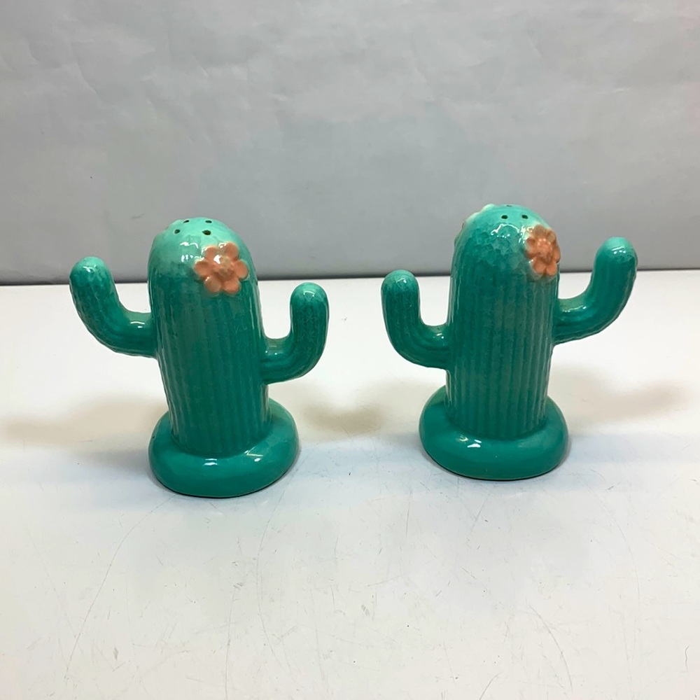 Sittre Ceramics vintage cactus salt and pepper shakers